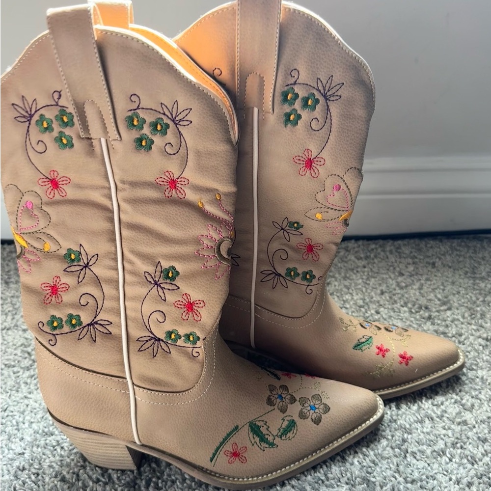 Mi.iM Tan Embroidered Heeled Boots